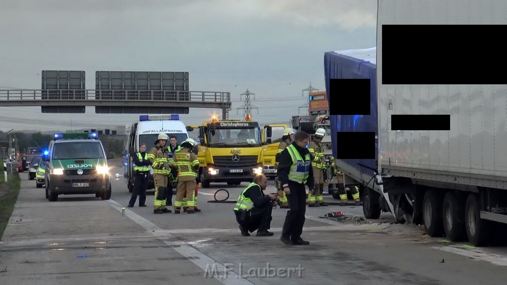 Schwerer VU A 4 Rich Olpe vor AK Koeln West P08.jpg